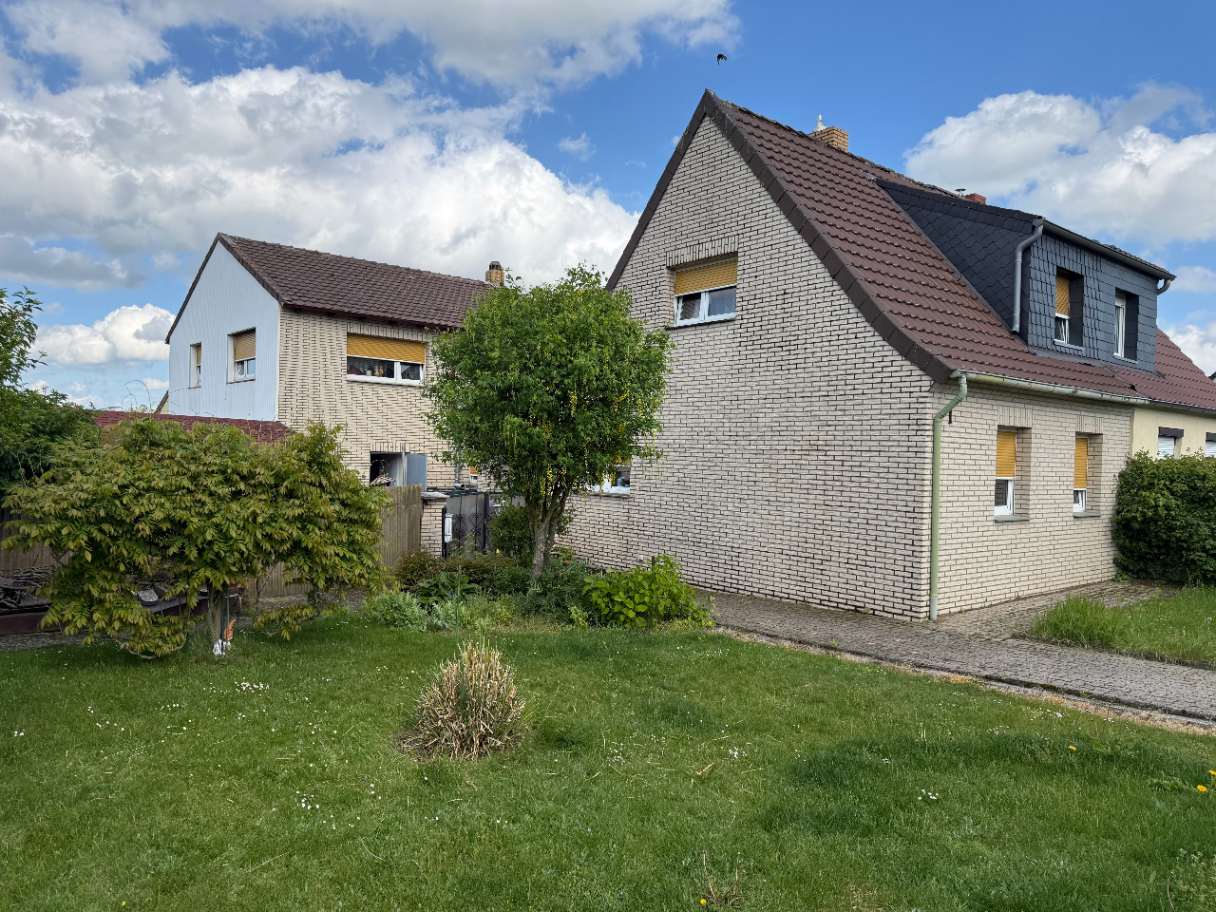 Büddenstedt: großes 1-2-Familienhaus auf 1600 m² Grundstück