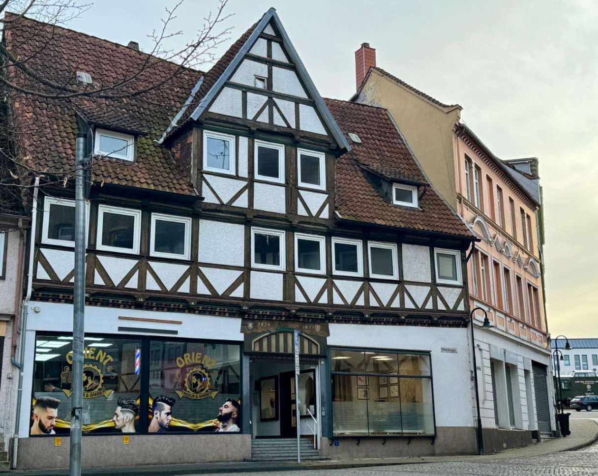 Helmstedt: großes Renditeobjekt aus 9 Wohnungen, 4 Gewerbeflächen