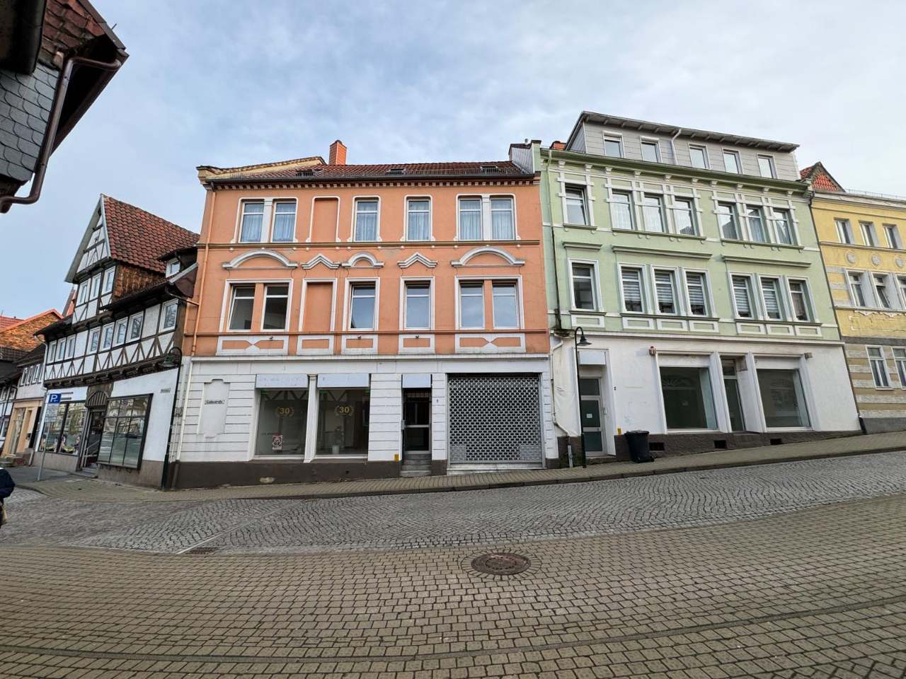 Helmstedt: großes Renditeobjekt aus 9 Wohnungen, 4 Gewerbeflächen