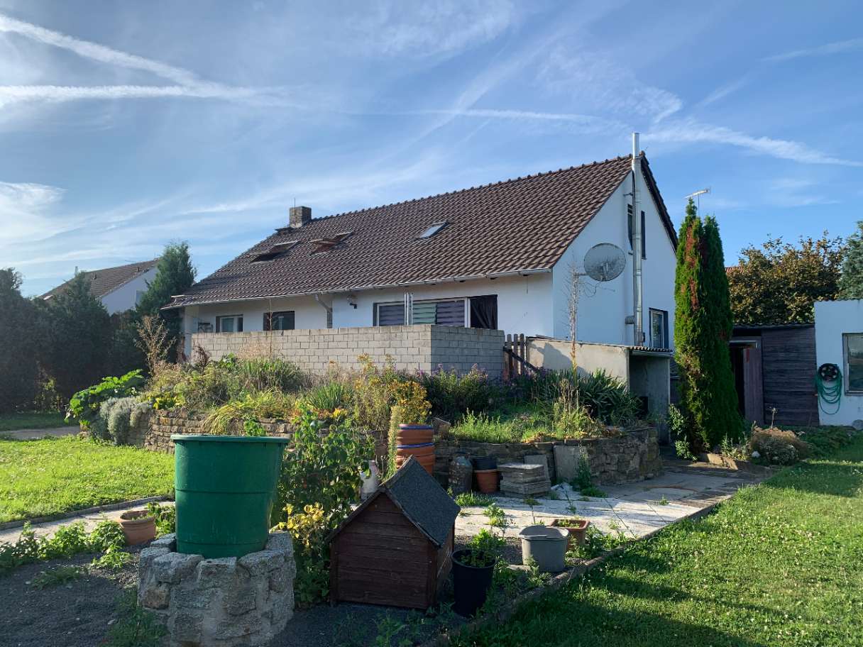 Nahe Schöningen großes 1-Familienhaus mit Pferdestall und Koppel