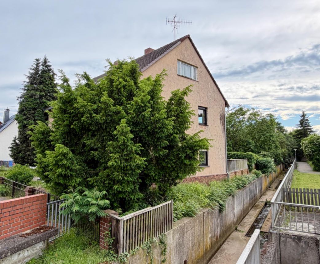Grasleben: 1-Familienhaus mit 1600m2 märchenhaftem Garten